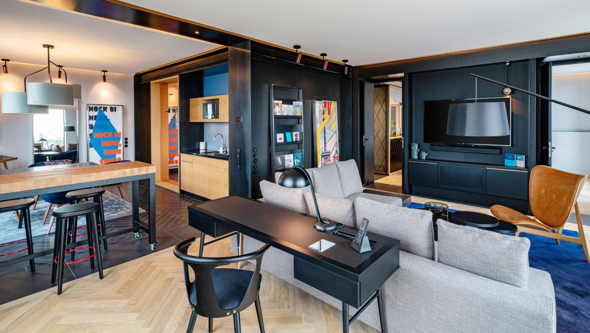 Andaz Munich Schwabinger Tor, By Hyatt Hotel Exterior foto The interior of a suite at the hotel