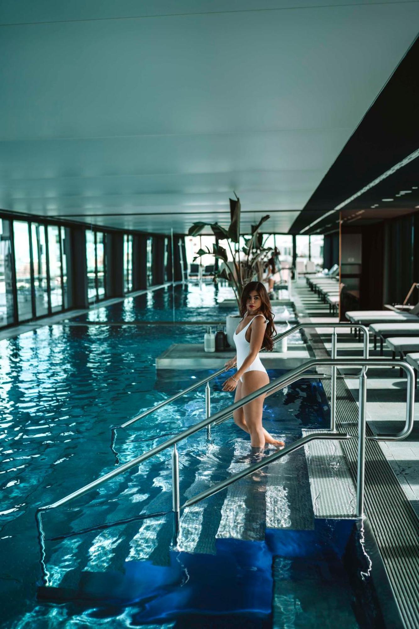 Andaz Munich Schwabinger Tor, By Hyatt Hotel Exterior foto The swimming pool at the hotel